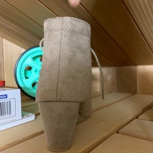 Little booties, brand new and never worn!!